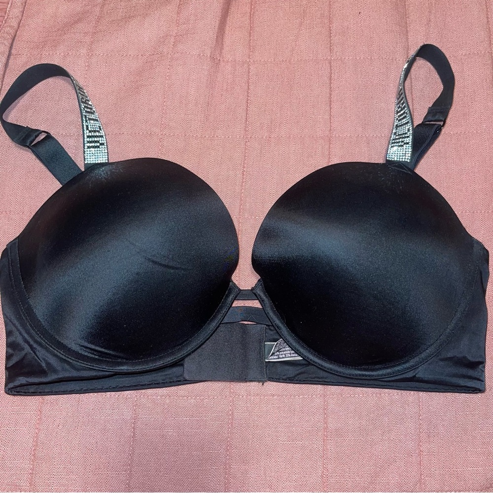 Victoria’s Secret Push up Bra, size 38D, Sleek black.